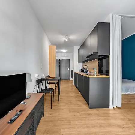 Magnolia Bloom By Bookinghost ヴロツワフ