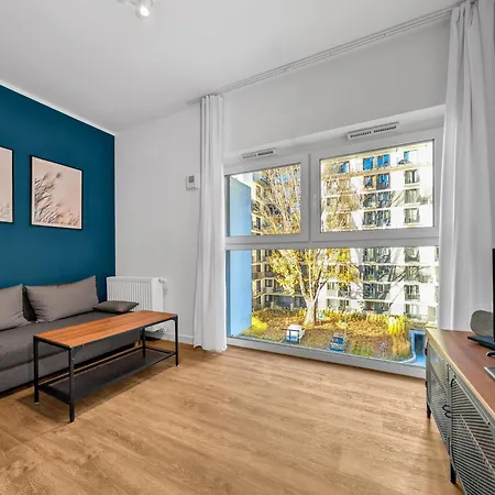 Magnolia Bloom By Bookinghost * Breslau